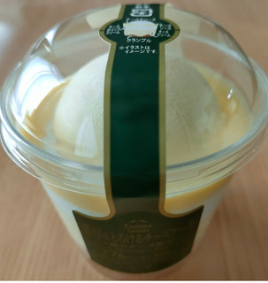 「ファミリーマート 濃厚＆とろけるチーズケーキ 4種のチーズ使用」のクチコミ画像 by うるみーさん