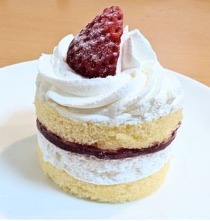 「ファミリーマート ファミマルSweets いちごのショートケーキ」のクチコミ画像 by はるなつひさん