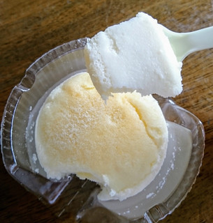 「ローソン Uchi Cafe’ 白いスフレチーズケーキ」のクチコミ画像 by もぐりーさん