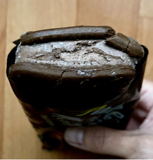 「ブルーシール ポーラベアー ビスケットサンドイッチ 贅沢チョコレート 袋1個」のクチコミ画像 by カスタード ホイップさん