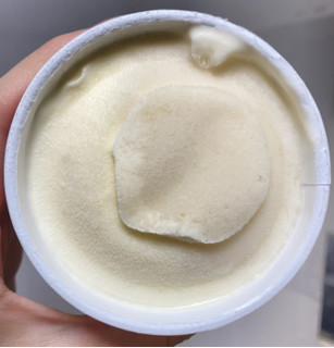 「ハーゲンダッツ ミニカップ CREAMY GELATO 濃桃～こいもも～ カップ110ml」のクチコミ画像 by 太らない体がほしいさん