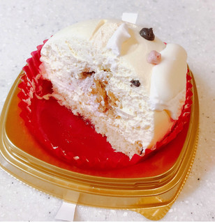 「セブン-イレブン サンタさんケーキ バニラ＆いちごクリーム」のクチコミ画像 by ビーピィさん
