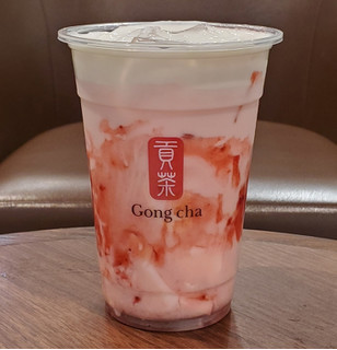 「Gong cha いちご杏仁 阿里山 ミルクティー M」のクチコミ画像 by 花蓮4さん