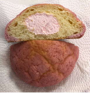 「Pasco ホイップメロンパン あまおう苺 袋1個」のクチコミ画像 by SANAさん