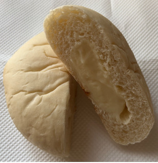 「第一パン 北海道生クリームのミルククリームパン」のクチコミ画像 by 骨なしスケルトンさん