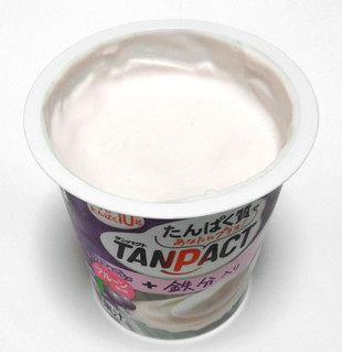 「明治 TANPACT ギリシャヨーグルト プルーン風味 カップ110g」のクチコミ画像 by つなさん