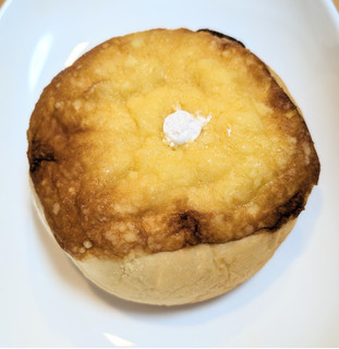「ヤマザキ チーズクリーム＆ホイップクリームパン 1個」のクチコミ画像 by はるなつひさん