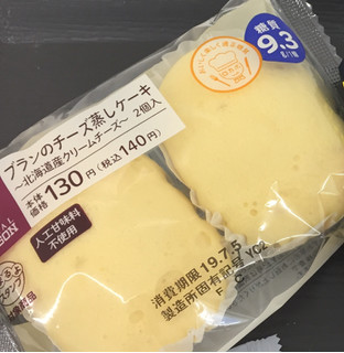 「ナチュラルローソン ブランのチーズ蒸しケーキ 北海道産クリームチーズ 2個入」のクチコミ画像 by レビュアーさん