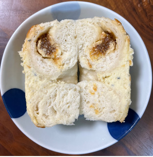 「ぐるてんずカヌレ ゴルゴンゾーラいちじくチーズケーキベーグル」のクチコミ画像 by ピンクのぷーさんさん