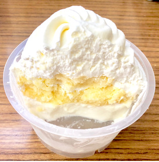 「セブン-イレブン たっぷりバニラクリームのミルクプリンケーキ」のクチコミ画像 by Pチャンさん