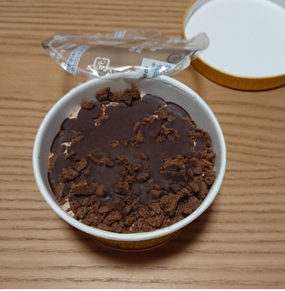 「明治 エッセル スーパーカップSweet’s 4層仕立てのガトーショコラ カップ172ml」のクチコミ画像 by phnayaさん