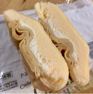 「セブン-イレブン もっちりクレープ レアチーズクリーム＆レアチーズホイップ」のクチコミ画像 by TOMIさん