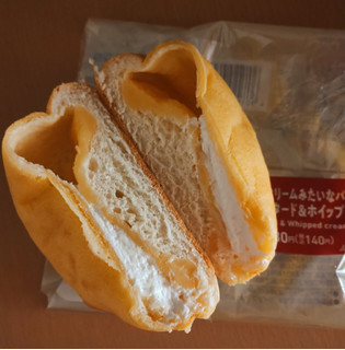 「ファミリーマート ファミマルBakery シュークリームみたいなパン カスタード＆ホイップ」のクチコミ画像 by たくすけさん