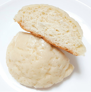 「栄喜堂 わたしのおきにいりプレミアム 純白バターと国産小麦でつくったメロンパン 袋1個」のクチコミ画像 by つなさん