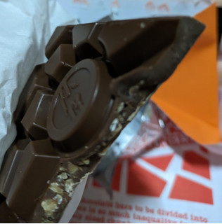 「トニーズチョコロンリー ミルクチョコレート キャラメルシーソルト 180g」のクチコミ画像 by もぐちゃかさん