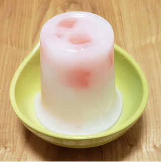 「マルハニチロ ゼリーdeゼロ いちご練乳風味 カップ290g」のクチコミ画像 by みにぃ321321さん