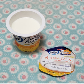 「明治 ブルガリア ヨーグルトLB81 Fruit on the Bottom プレーンとオレンジ カップ70g×2」のクチコミ画像 by みにぃ321321さん