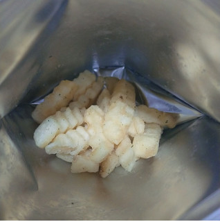 「カルビー 太めウェーブカットのJagabee サワークリームオニオン味 袋35g」のクチコミ画像 by レビュアーさん