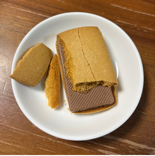 「カルディ チョコレートサンドクッキー 塩キャラメル 袋1個」のクチコミ画像 by ピンクのぷーさんさん