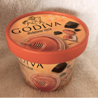 「ゴディバ カップアイス 蜂蜜アーモンドとチョコレートソース」のクチコミ画像 by まえ子んさん