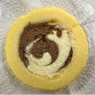 「ローソン Uchi Cafe’ SWEETS×八天堂 かすたーどチョコロール」のクチコミ画像 by SANAさん
