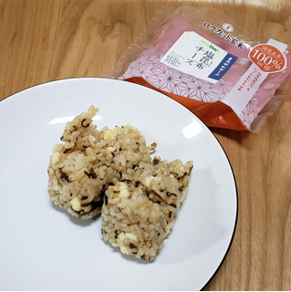 「ニューデイズ 塩昆布チーズ ロウカット玄米使用」のクチコミ画像 by みにぃ321321さん