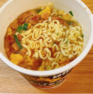 「明星食品 濃いぜ！一平ちゃんBIG からあげ醤油ラーメン 90g（めん75g）」のクチコミ画像 by もみぃさん