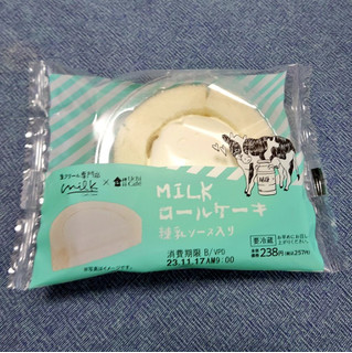 「ローソン Uchi Cafe’ × Milk MILK ロールケーキ 練乳ソース入り」のクチコミ画像 by 果季口さん