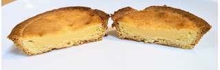 「シャトレーゼ 3種のチーズを使用した ベイクドチーズタルト」のクチコミ画像 by はるなつひさん