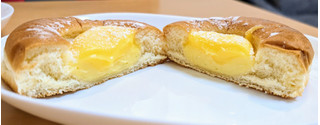 「ヤマザキ とろけるたっぷりカスタードクリームパン 1個」のクチコミ画像 by はるなつひさん