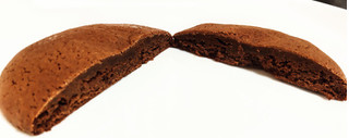 「ファミリーマート ファミマルSweets チョコたっぷりチョコレートクッキー」のクチコミ画像 by はるなつひさん