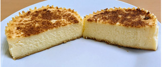 「ローソン Uchi Cafe’ 盛りすぎ！ バスチー バスク風チーズケーキ」のクチコミ画像 by はるなつひさん