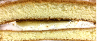 「ローソン 大豆粉の厚焼きパンケーキ アガベシロップ入りメープルソース」のクチコミ画像 by ちぇいにーさん
