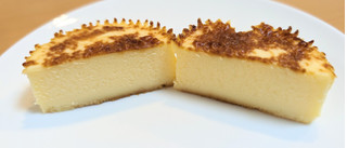 「ローソン Uchi Cafe’ バスチー バスク風チーズケーキ」のクチコミ画像 by はるなつひさん