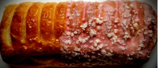 「ファミリーマート ファミマ・ベーカリー 果肉たっぷりいちごジャムのデニッシュ 1個」のクチコミ画像 by レビュアーさん