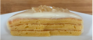 「ファミリーマート マカダミアナッツソースのパンケーキ」のクチコミ画像 by パン太郎さん