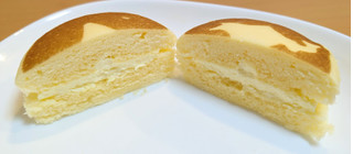「ヤマザキ 北海道チーズ蒸しケーキサンド レモンチーズクリーム入り」のクチコミ画像 by はるなつひさん
