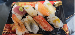 「ローソンストア100 にぎり寿司8貫」のクチコミ画像 by タケダさん