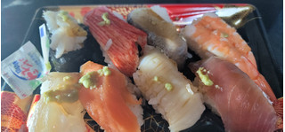 「ローソンストア100 にぎり寿司8貫」のクチコミ画像 by タケダさん