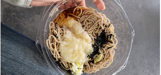 「セブン-イレブン 北海道産蕎麦粉使用 冷しぶっかけとろろそば」のクチコミ画像 by タケダさん