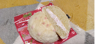 「ヤマザキ 苺ホイップメロンパン 袋1個」のクチコミ画像 by やっぺさん