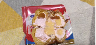 「オランジェ ひかえめに言ってクリーム多めのシュークリーム 森永れん乳いちご 袋1個」のクチコミ画像 by やっぺさん