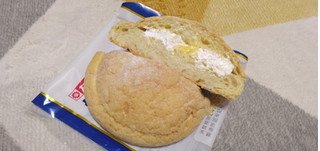 「ヤマザキ 牛乳入り ダブルクリームメロンパン 袋1個」のクチコミ画像 by やっぺさん
