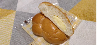 「ファミリーマート ファミマルBakery 肉球みたいなパン ミルククリーム」のクチコミ画像 by やっぺさん