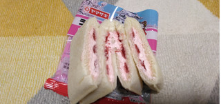 「ヤマザキ ランチパック いちごホイップ＆いちごジャム 袋2個」のクチコミ画像 by やっぺさん