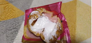 「オランジェ ひかえめに言ってクリーム多めのシュークリーム とちおとめ 袋1個」のクチコミ画像 by やっぺさん
