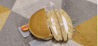 「ローソン フィナンシェ風パンケーキ ホイップクリーム 2個入」のクチコミ画像 by やっぺさん