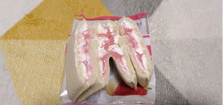 「ヤマザキ ランチパック いちごみるく 大盛り 袋2個」のクチコミ画像 by やっぺさん