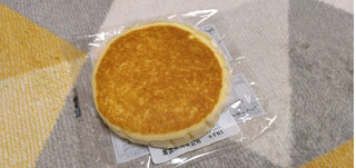 「セブン＆アイ セブンプレミアム 北海道産小麦とチーズの熟成チーズ 蒸しケーキ」のクチコミ画像 by やっぺさん