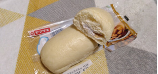 「ヤマザキ 白いコッペパン アーモンドクリーム＆ホイップ 1個」のクチコミ画像 by やっぺさん